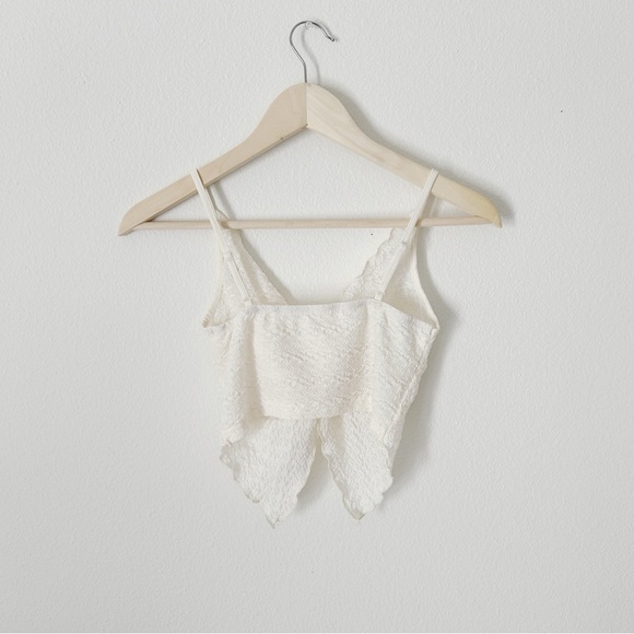 LIKE NEW! FRONT TIE BUTTERFLY TOP! - Picture 4 of 4